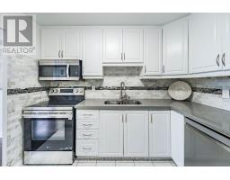 809 - 10 Edgecliffe Golfway, Toronto, ON M3C3A3 Photo 18