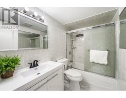 809 - 10 Edgecliffe Golfway, Toronto, ON M3C3A3 Photo 24