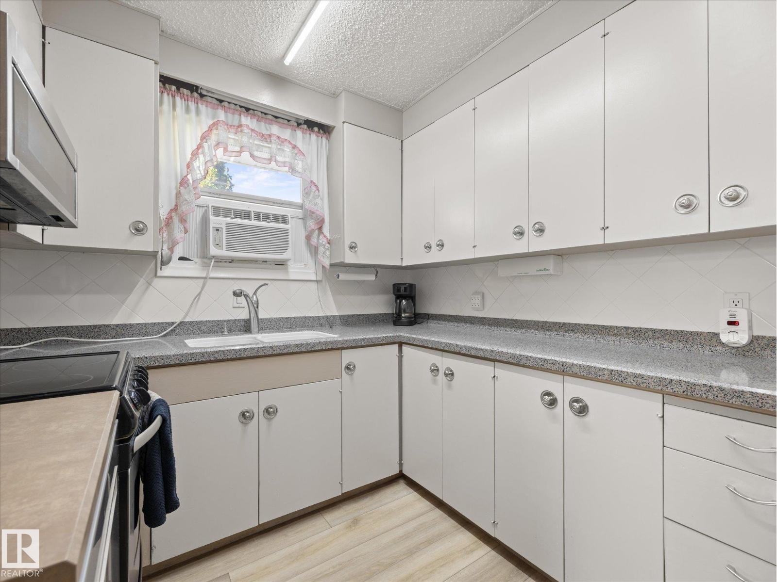 12408 134 ST NW - 8