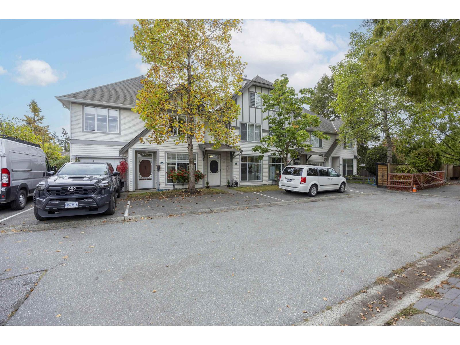 Photo of 74 6465 184A STREET 28