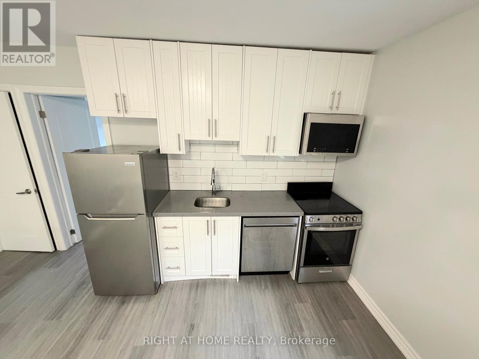 UPPER - 408 STRATHMORE BOULEVARD, Toronto (Danforth) — photo 8