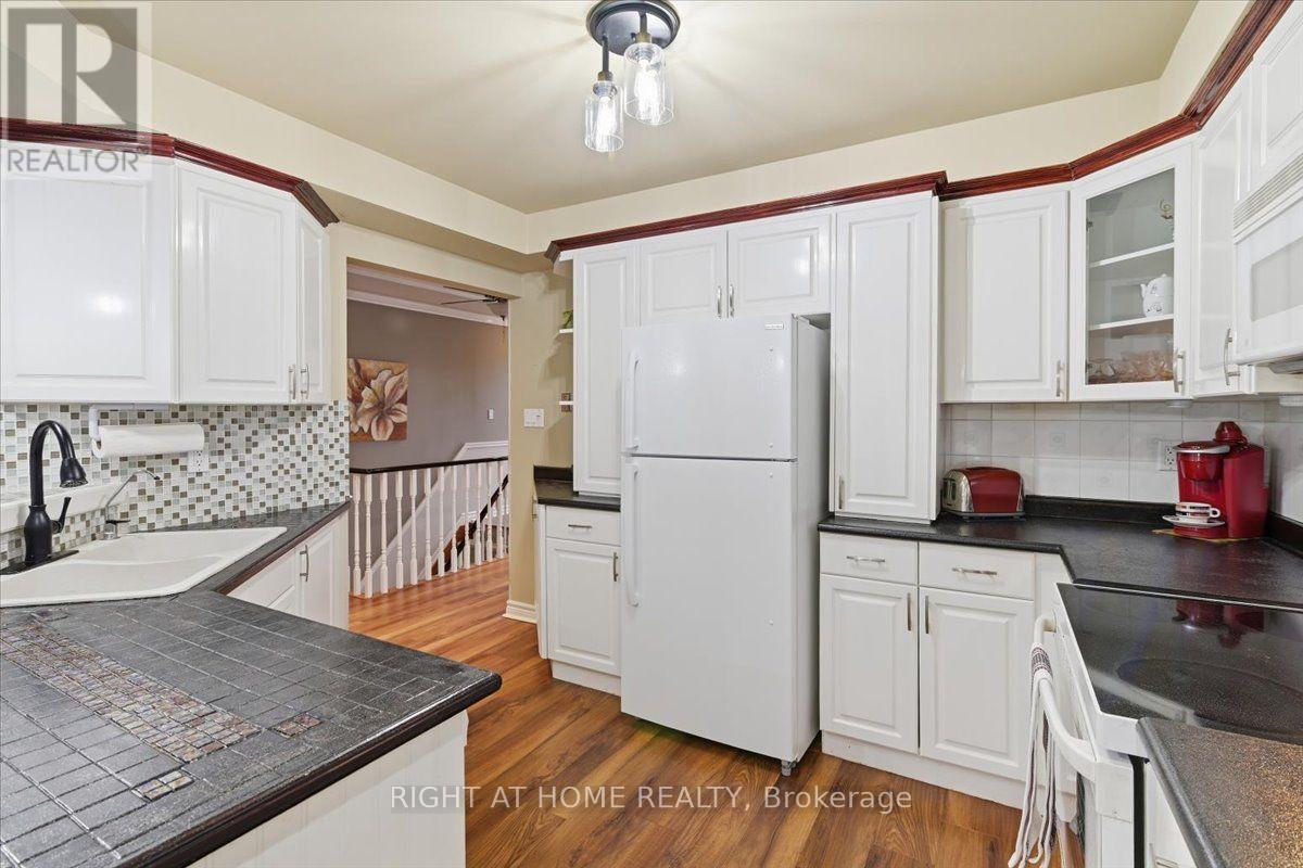 5 St John's Court, Uxbridge, ON photo 13