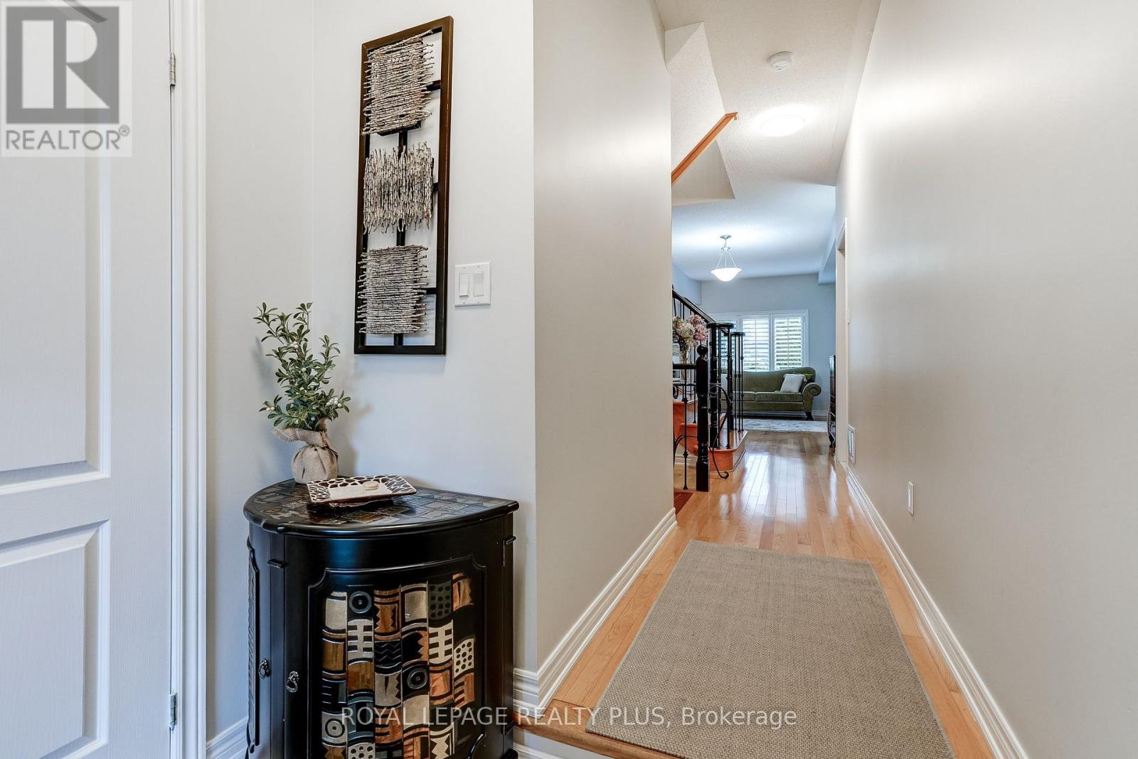 172 LAUDERDALE DRIVE - 4