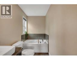 360 Marquis Heights Se, Calgary, AB T3M2A7 Photo 32