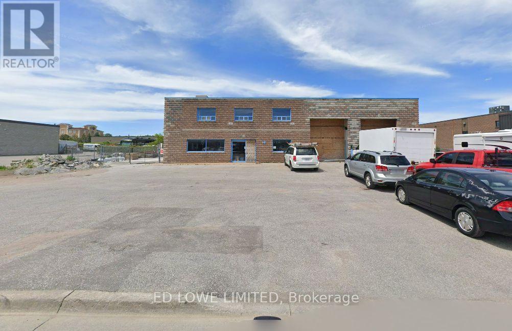 24 GEORGE STREET, Barrie (400 North)