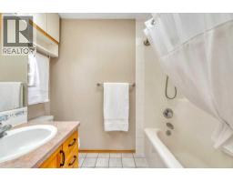 409 Strathford Bay, Strathmore, AB T1P1N8 Photo 28