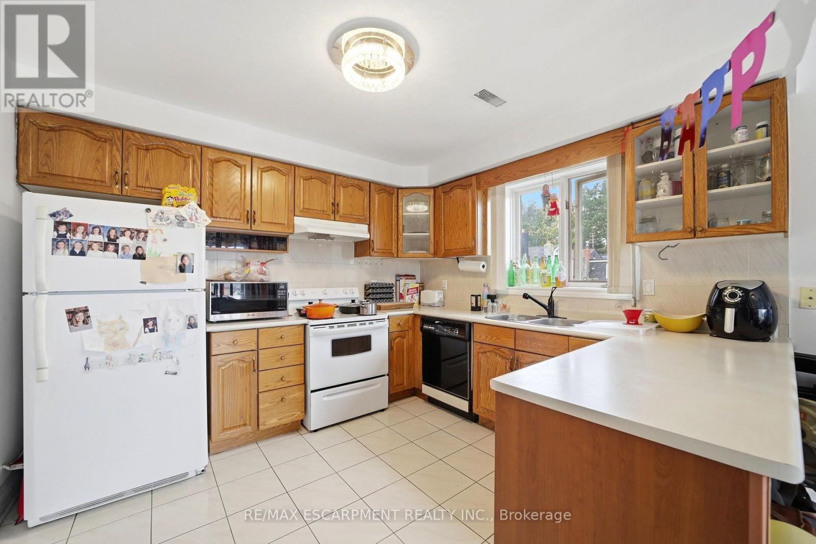 277 HARVIE AVENUE - 30