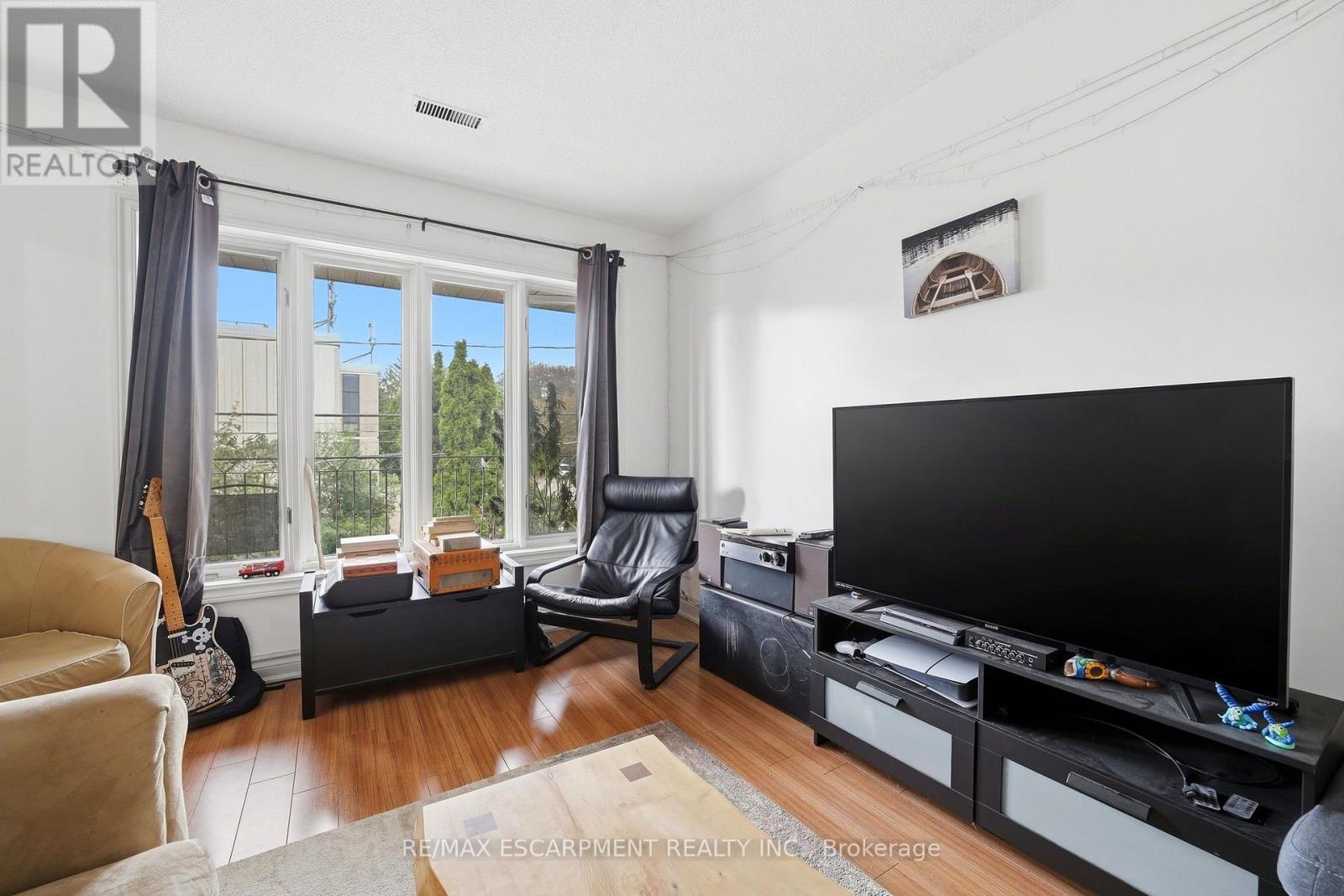 277 HARVIE AVENUE - 36