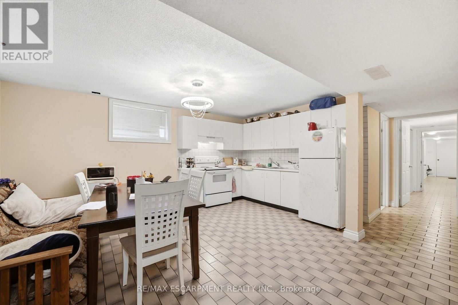 277 HARVIE AVENUE - Image 39