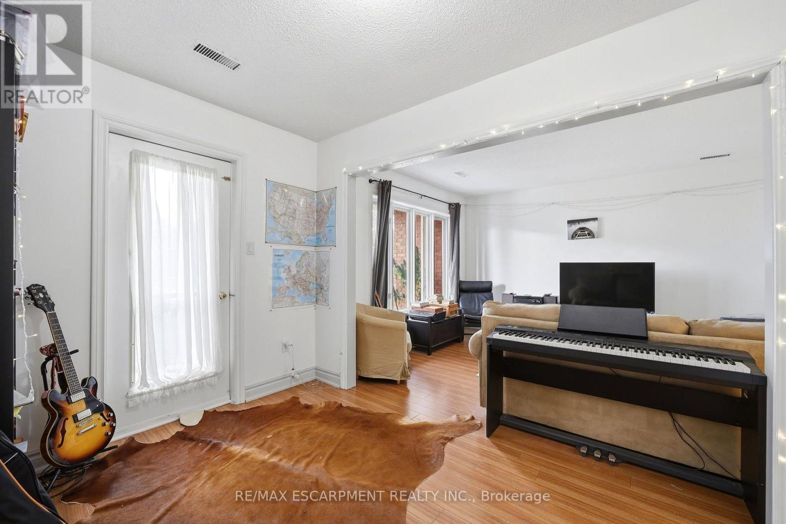 277 HARVIE AVENUE, Toronto (Caledonia-Fairbank) — photo 4