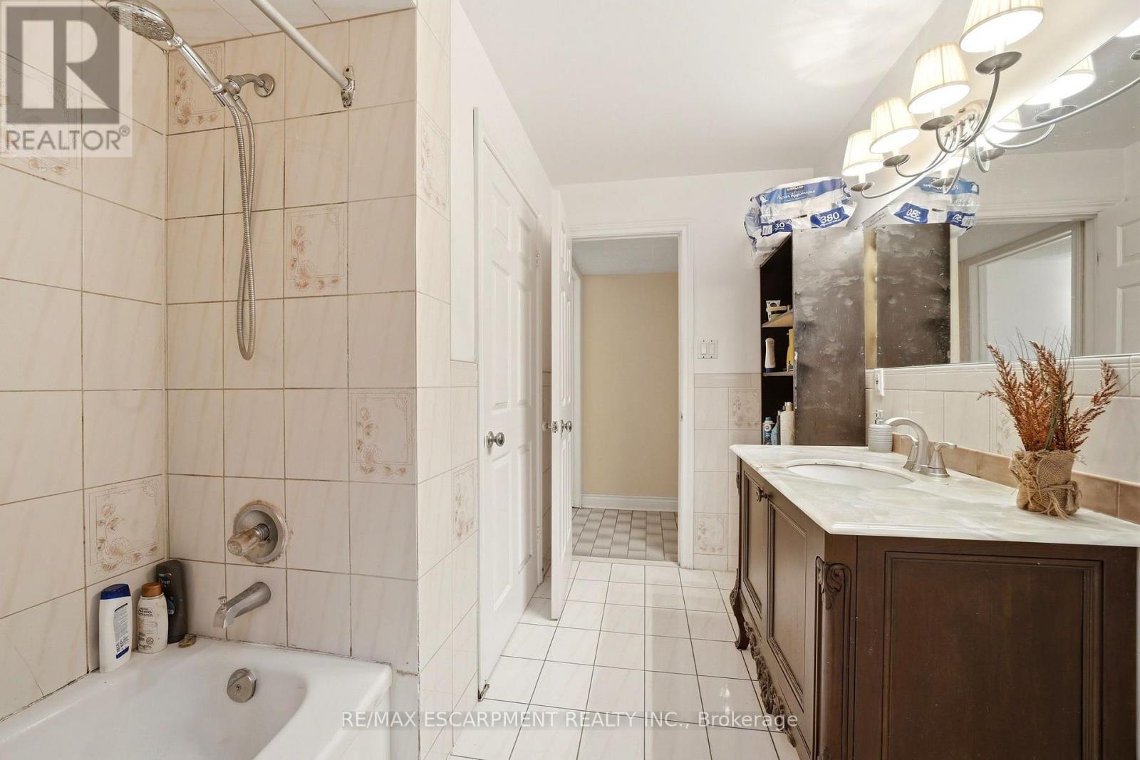 277 HARVIE AVENUE - Image 41