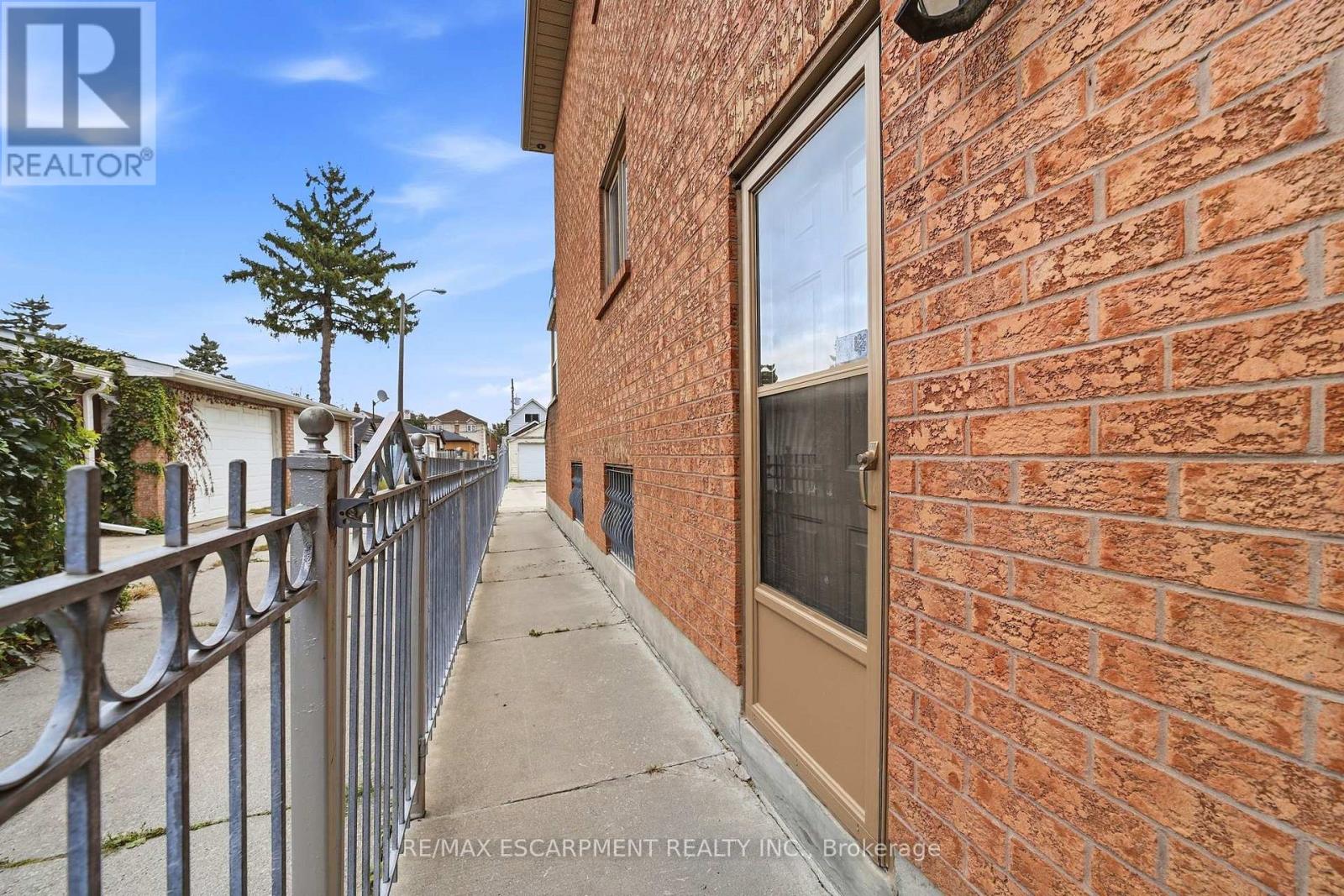 277 HARVIE AVENUE - 45