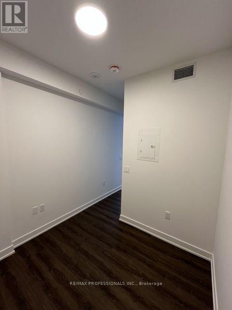 7004 - 448 BURNHAMTHORPE ROAD W, Mississauga (City Centre) — photo 5