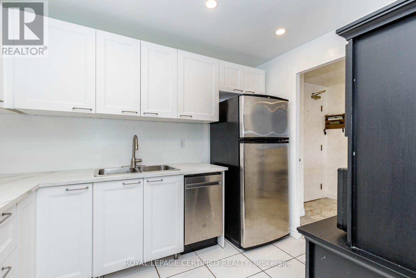 PH15- 155 Hillcrest Avenue, Mississauga, ON photo 15