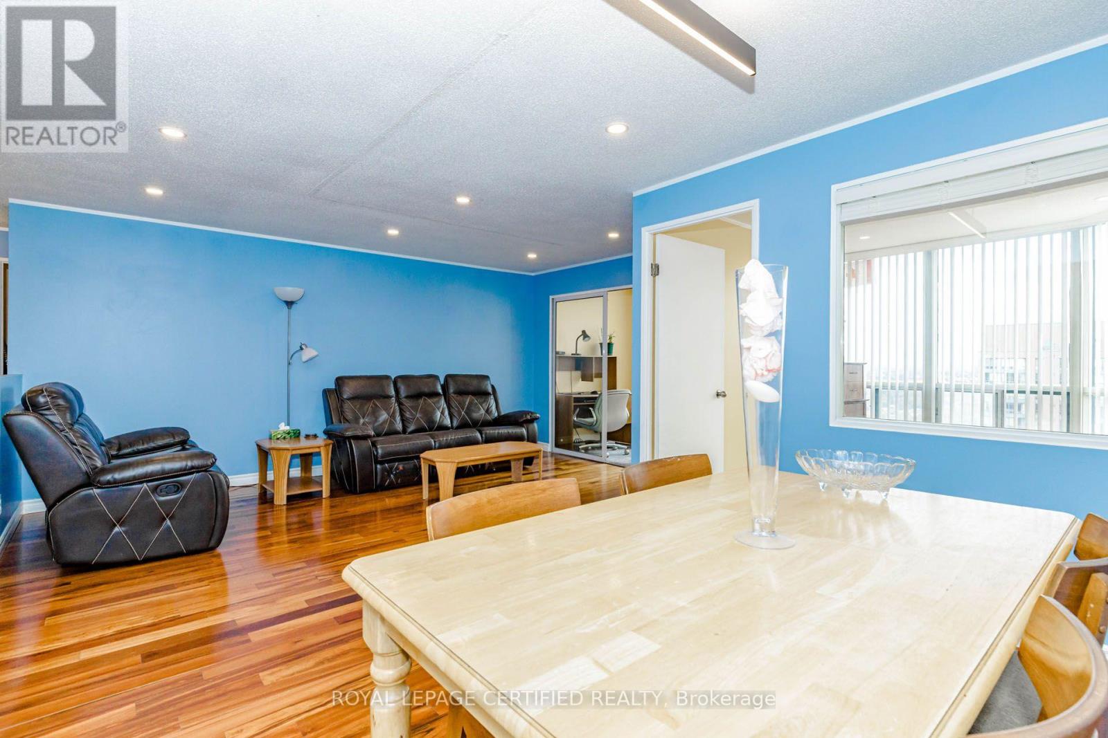 #PH15 155 HILLCREST AVENUE - 26