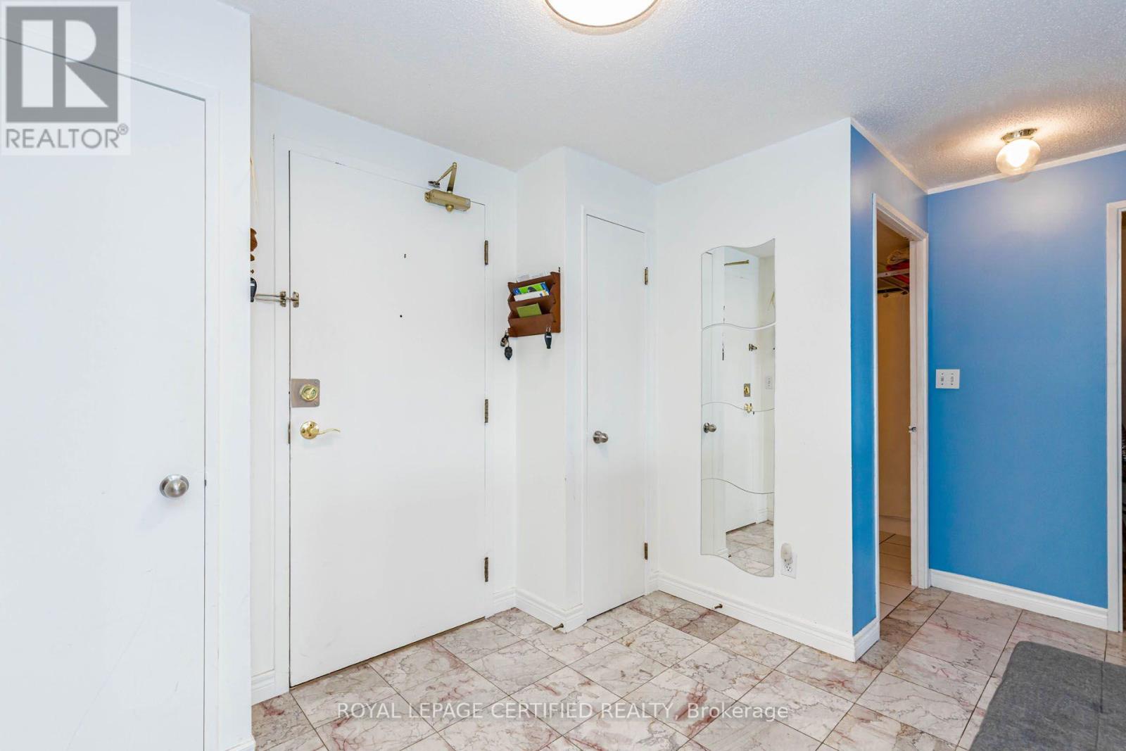 #PH15 155 HILLCREST AVENUE - 6