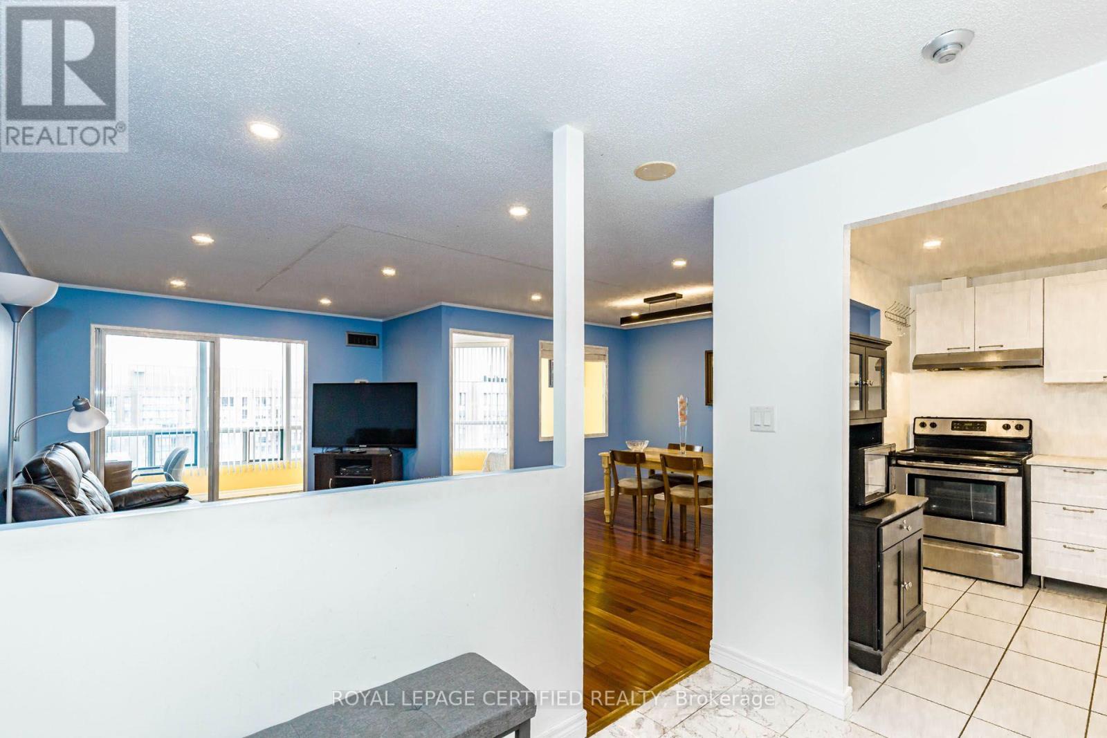 #PH15 155 HILLCREST AVENUE - 8
