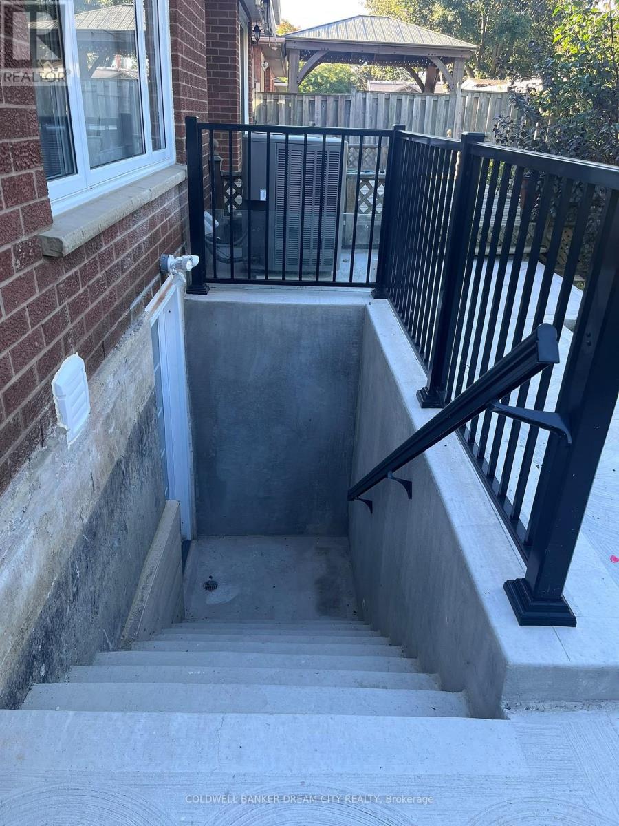 21 HARTFORD TRAIL, Brampton (Fletcher's Creek South) — photo 3