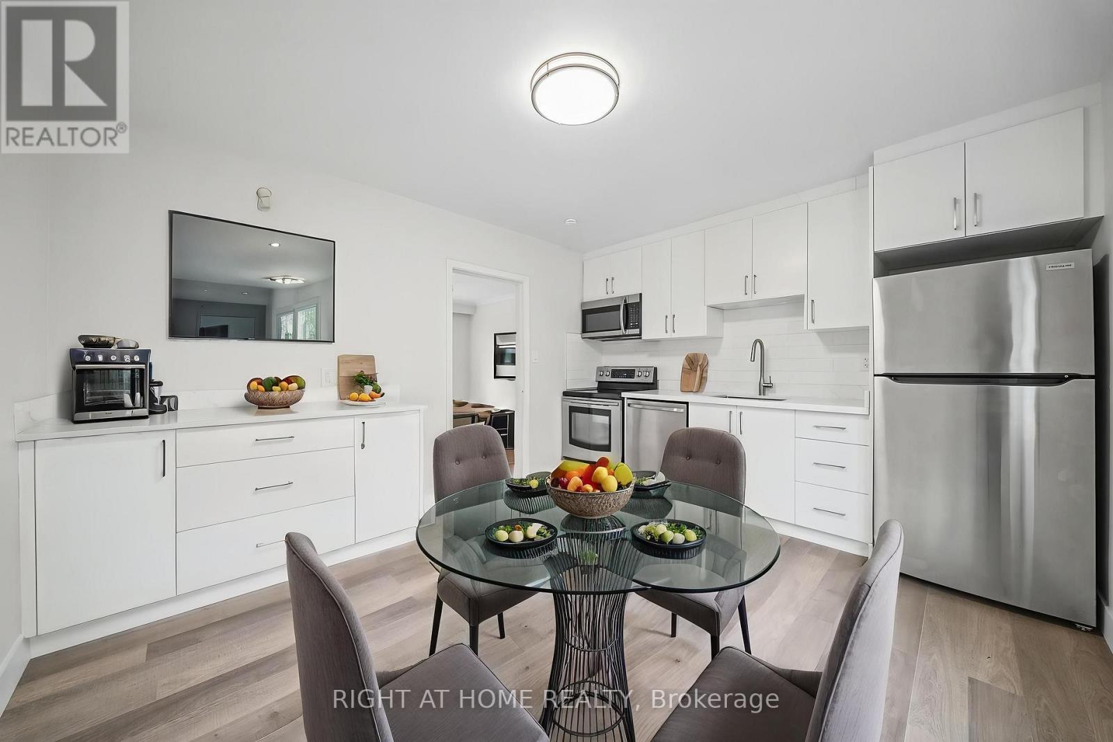 3 - 32 VANEVERY STREET, Toronto (Mimico) — photo 2