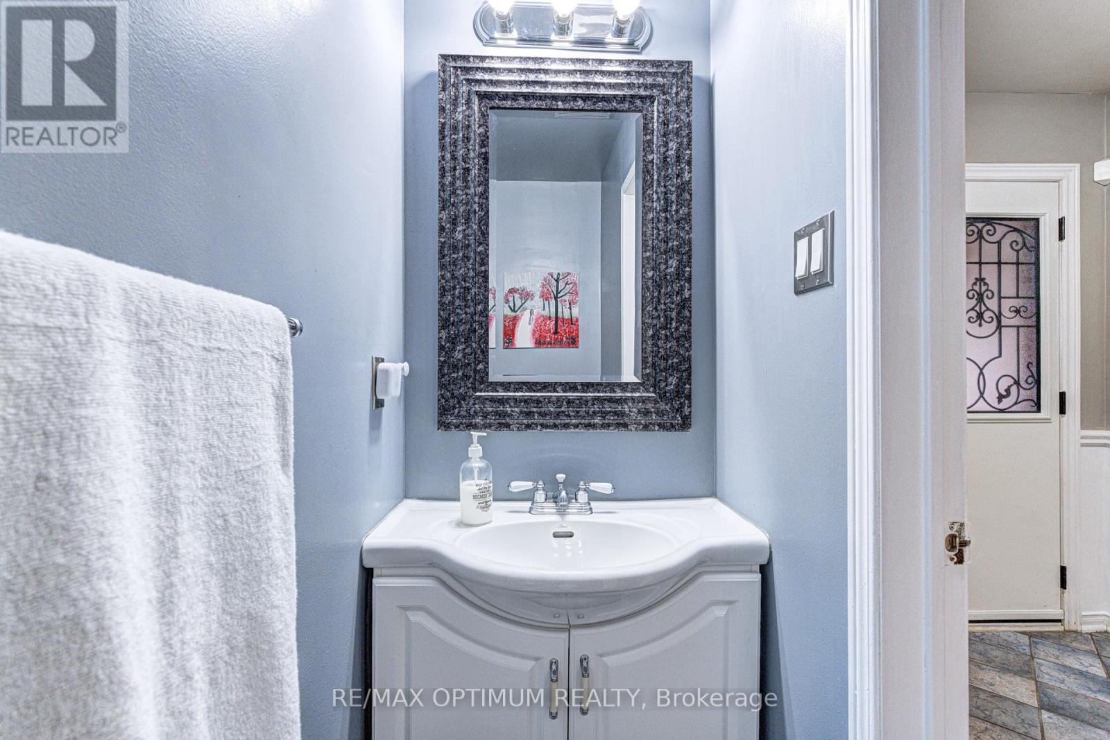 51 GOLDENLIGHT CIRCLE - Image 27
