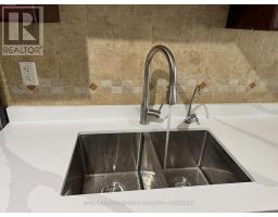 249 Comiskey Crescent, Mississauga, ON L5W0C4 Photo 6