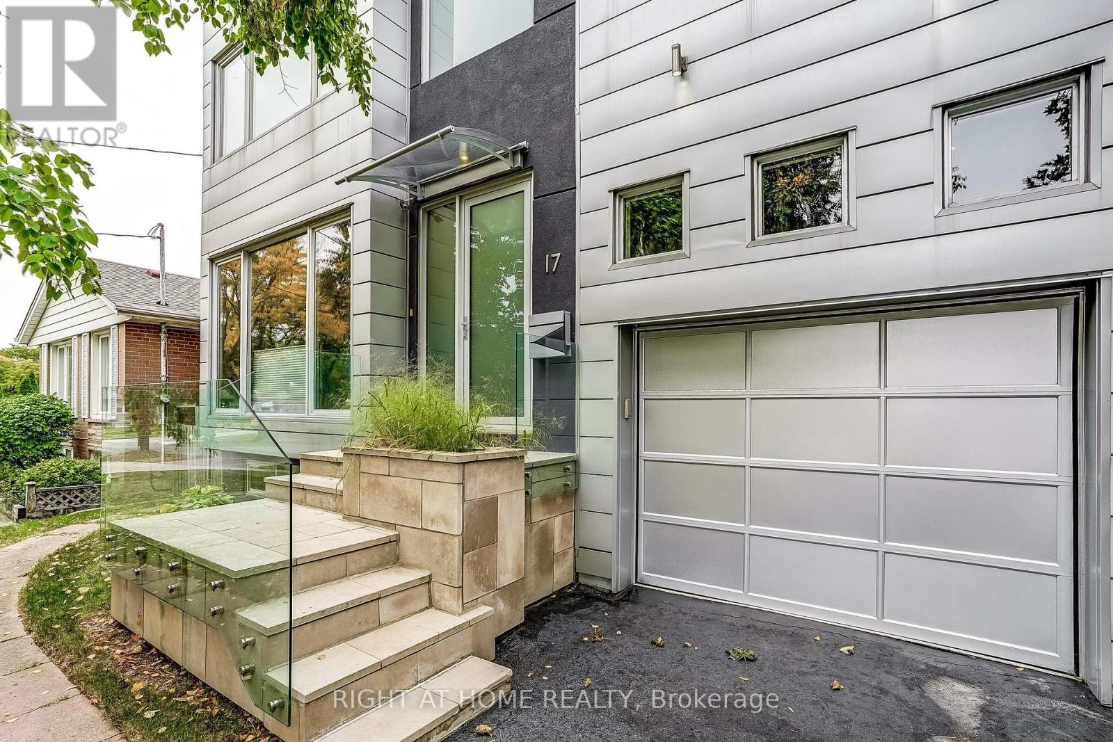 17 ASHFIELD DRIVE, Toronto (Eringate-Centennial-West Deane) — photo 2