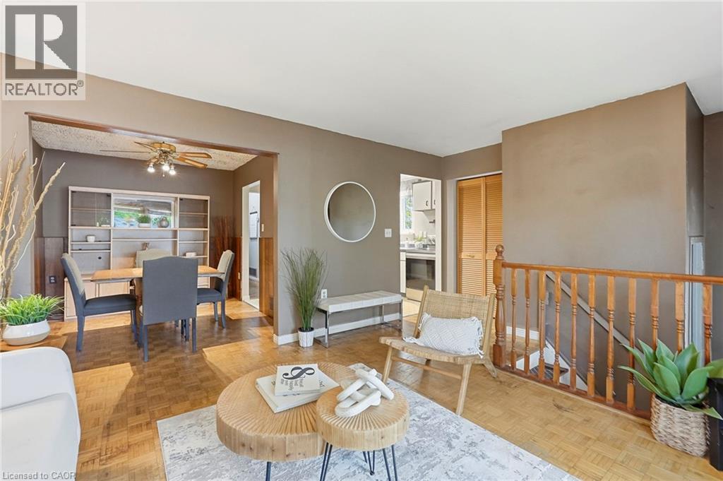 228 GOLDEN ORCHARD Drive, Hamilton — photo 4