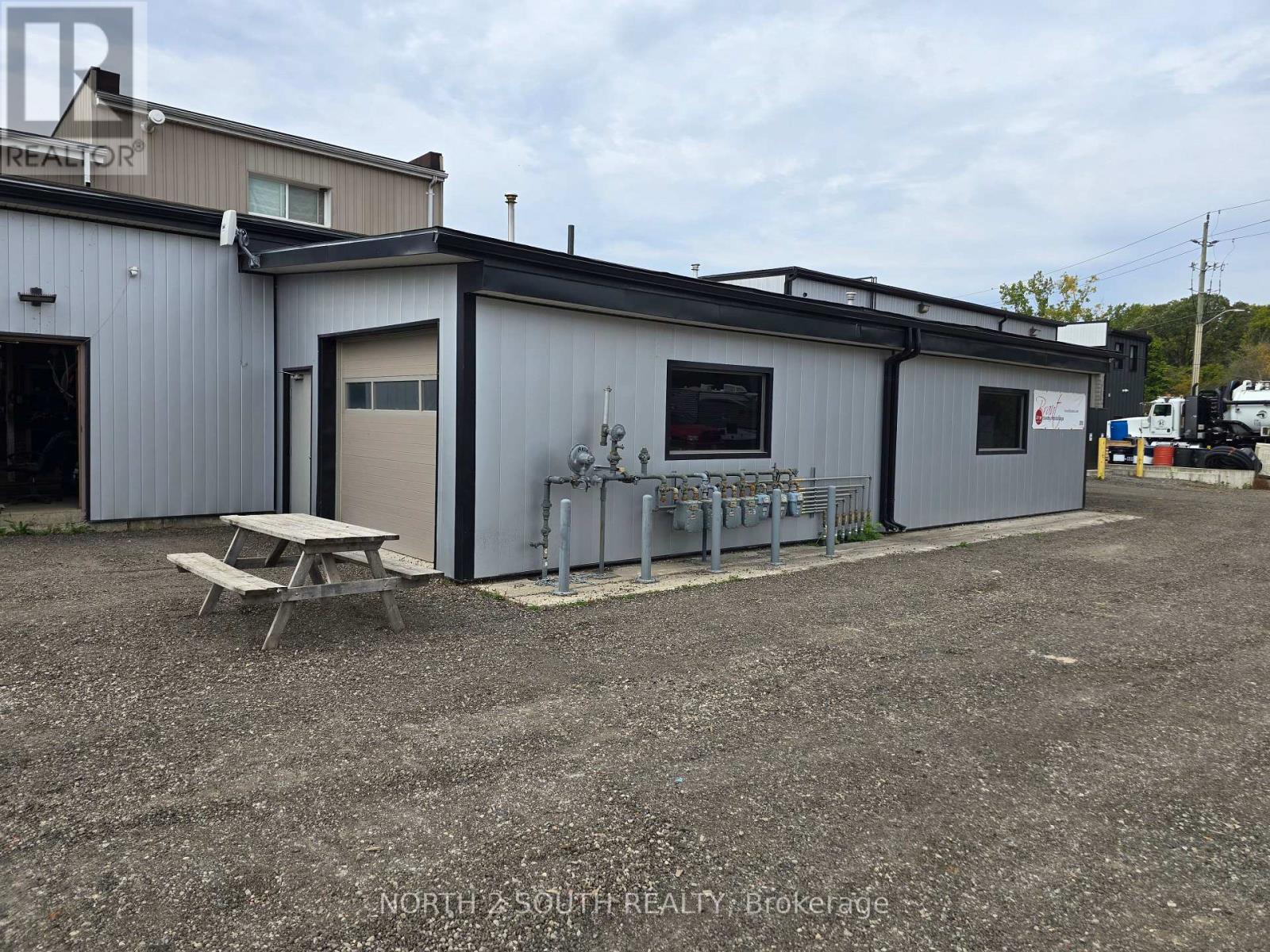 4 - 543 GREENWICH STREET, Brantford — photo 2
