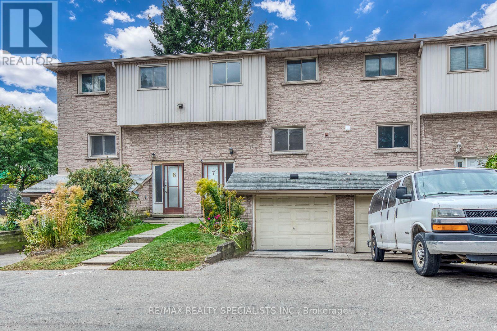 7 - 325 MARY STREET, Hamilton (Beasley)