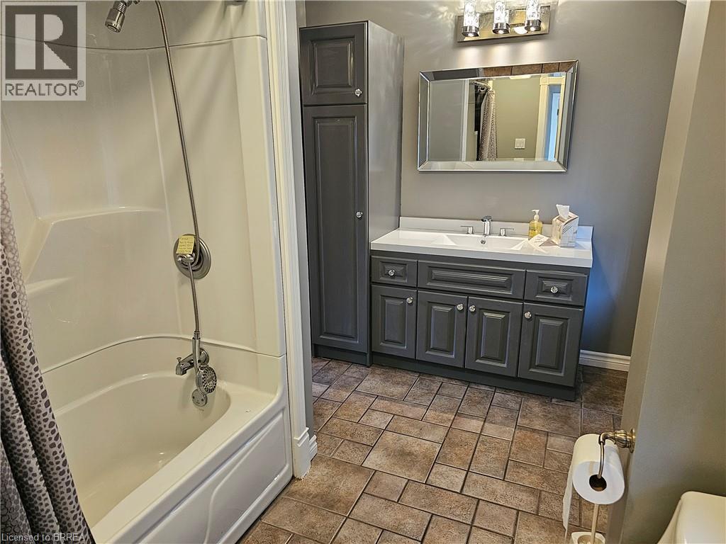 326 ERIE Avenue, Brantford — photo 12
