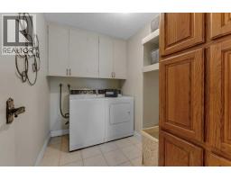920, 540 14 Avenue SW - photo 32