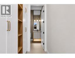 2328 54 Avenue SW - photo 17