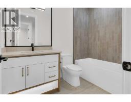 2328 54 Avenue SW - photo 30