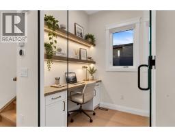 2328 54 Avenue SW - photo 10