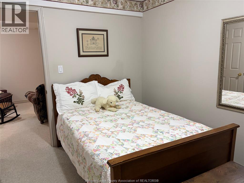 24 ERIE GLEN CRESCENT - 13