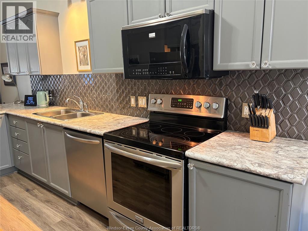 24 ERIE GLEN CRESCENT, Leamington — photo 3