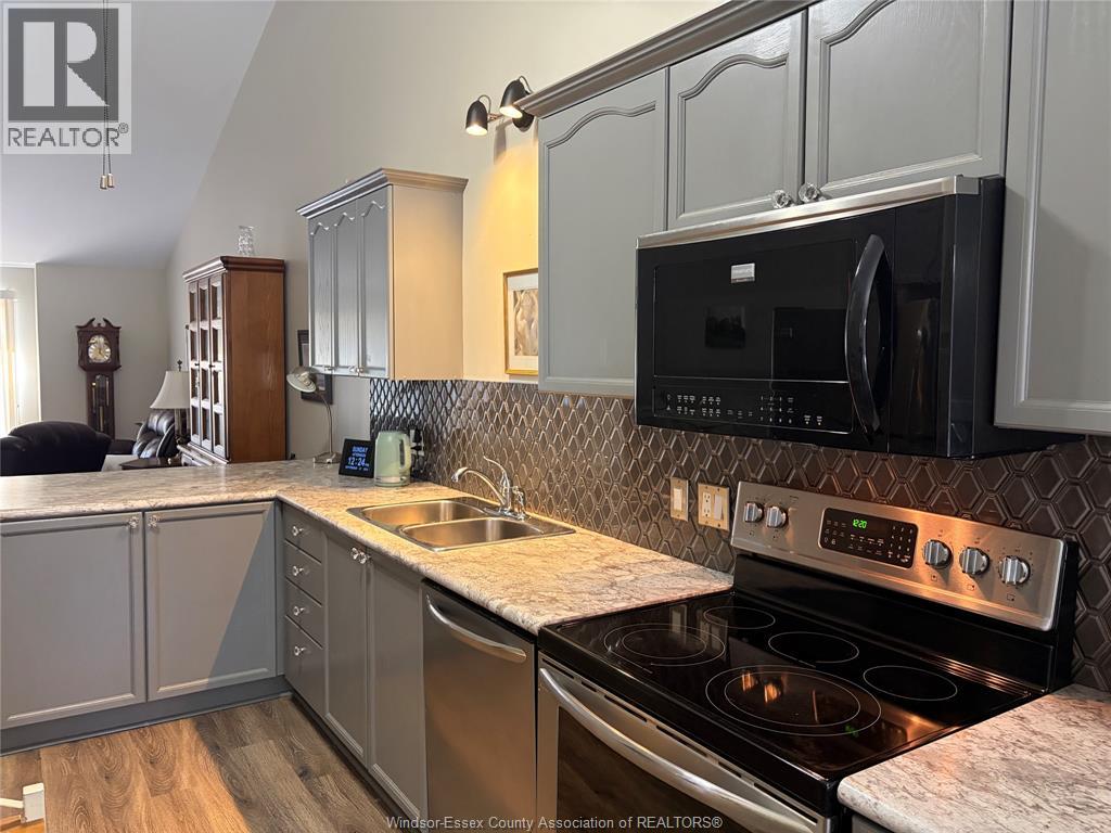 24 ERIE GLEN CRESCENT, Leamington — photo 4