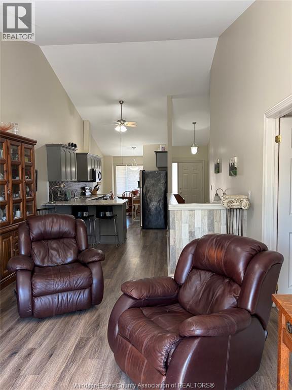24 ERIE GLEN CRESCENT - 5