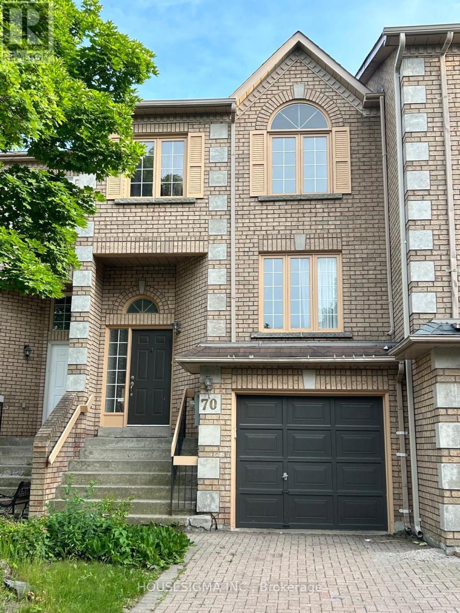 70 ROYAL MANOR CRESCENT