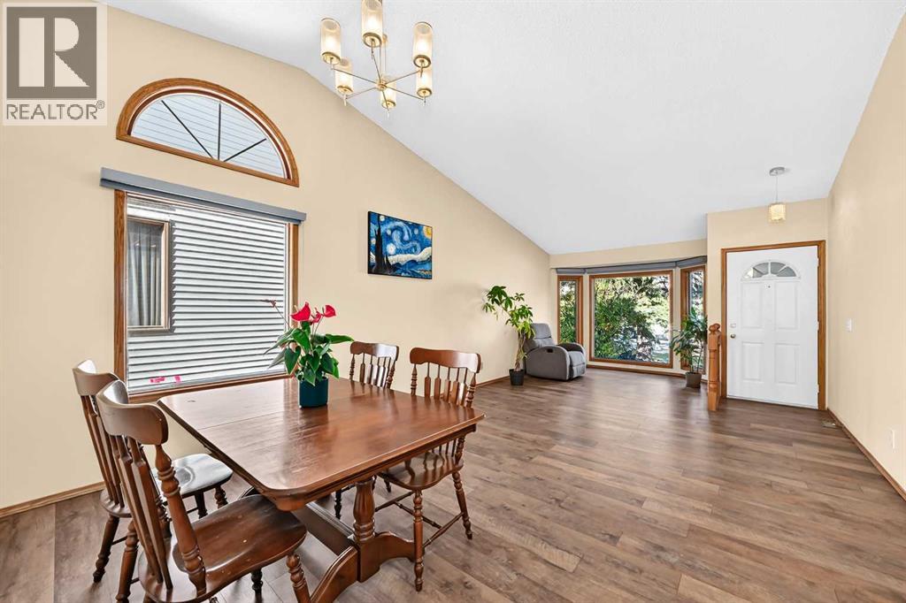 144 Hawkdale Close NW - photo 4