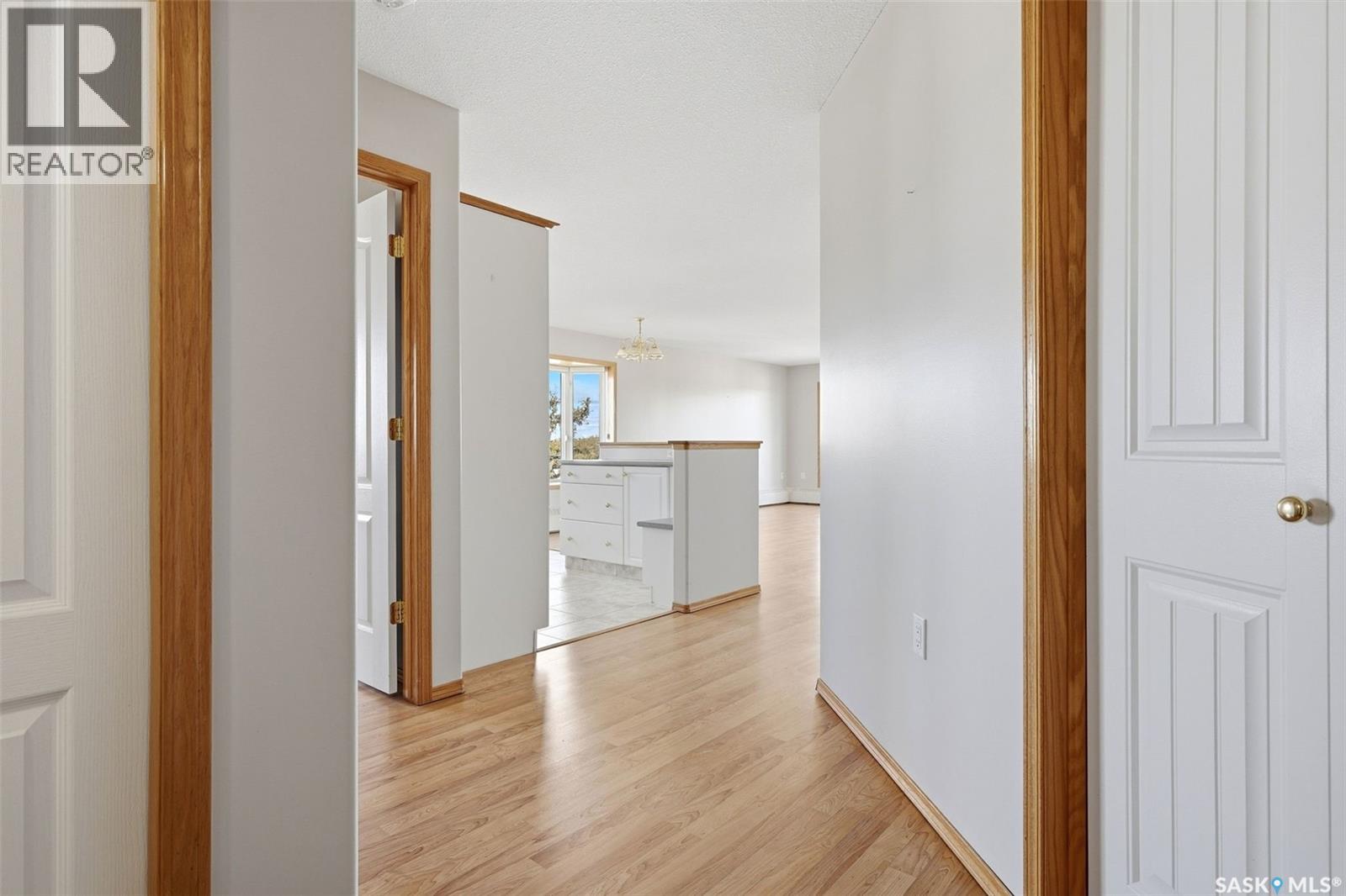 #402 205 McIntyre STREET N - 3