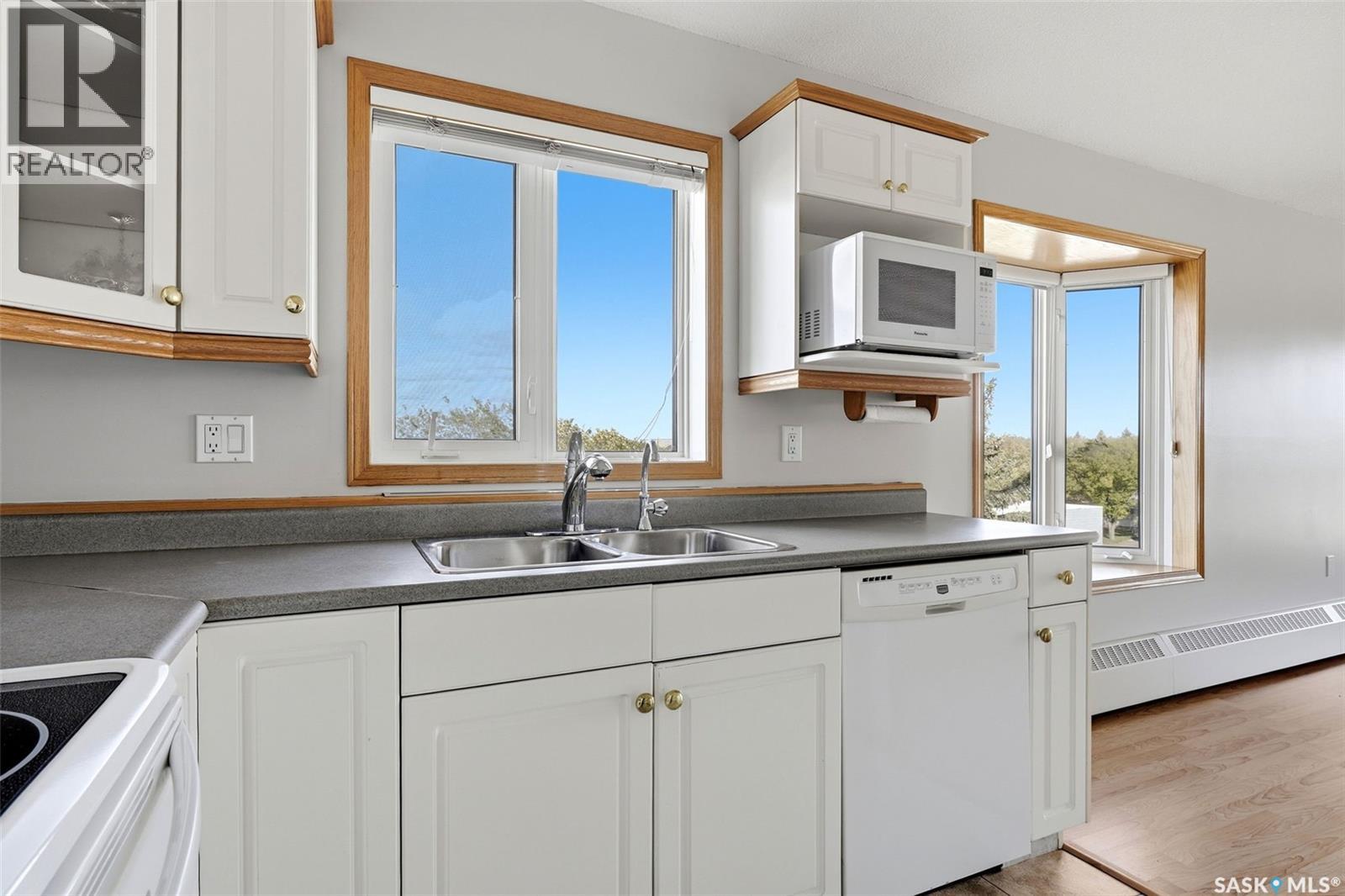 #402 205 McIntyre STREET N - 12