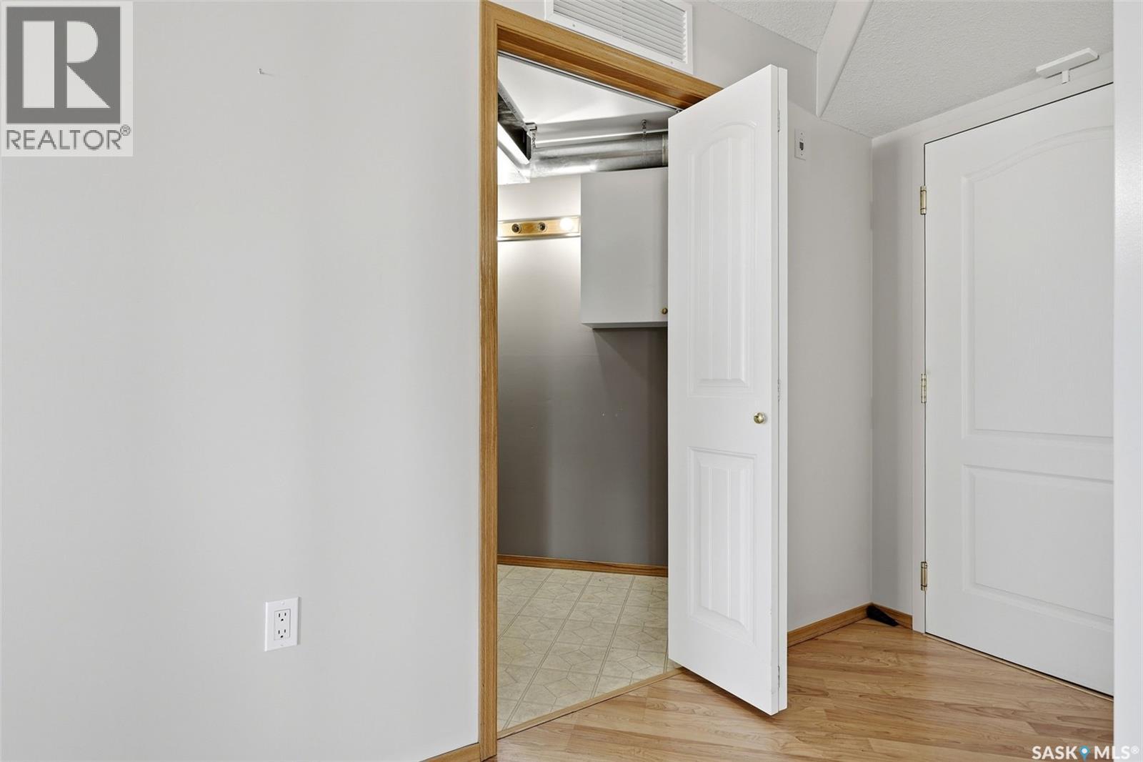 #402 205 McIntyre STREET N - 26