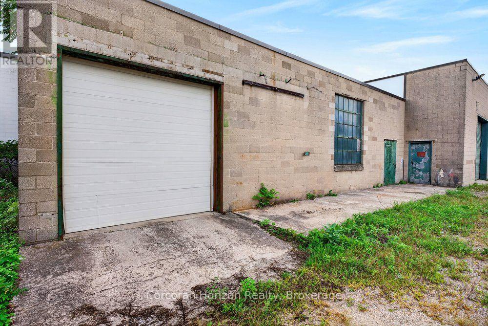 182 CHATHAM STREET, Hamilton (Kirkendall) — photo 2