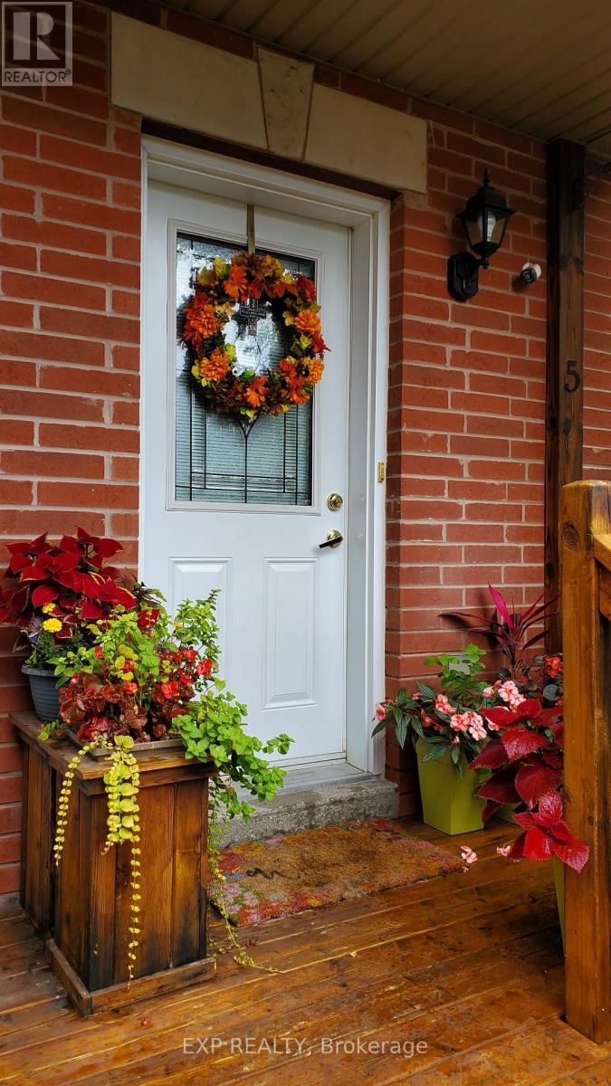 #5 736 KINGSTON ROAD - 1