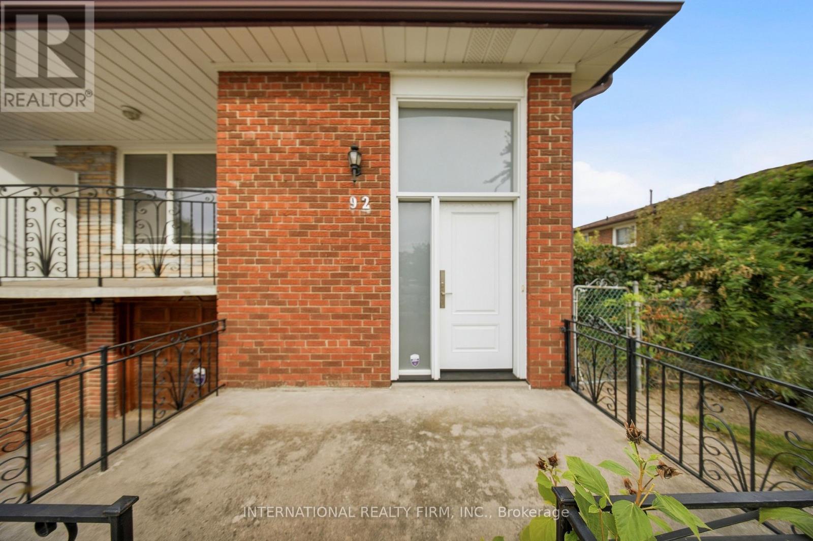92 ANDREW PARK, Vaughan (West Woodbridge) — photo 2