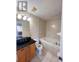 19 - 10 Post Oak Drive, Richmond Hill, ON L4E4H8 Photo 9