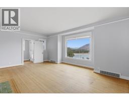 4pc Bathroom - 275 Seymour  W Street, Kamloops, BC V2C2E7 Photo 9