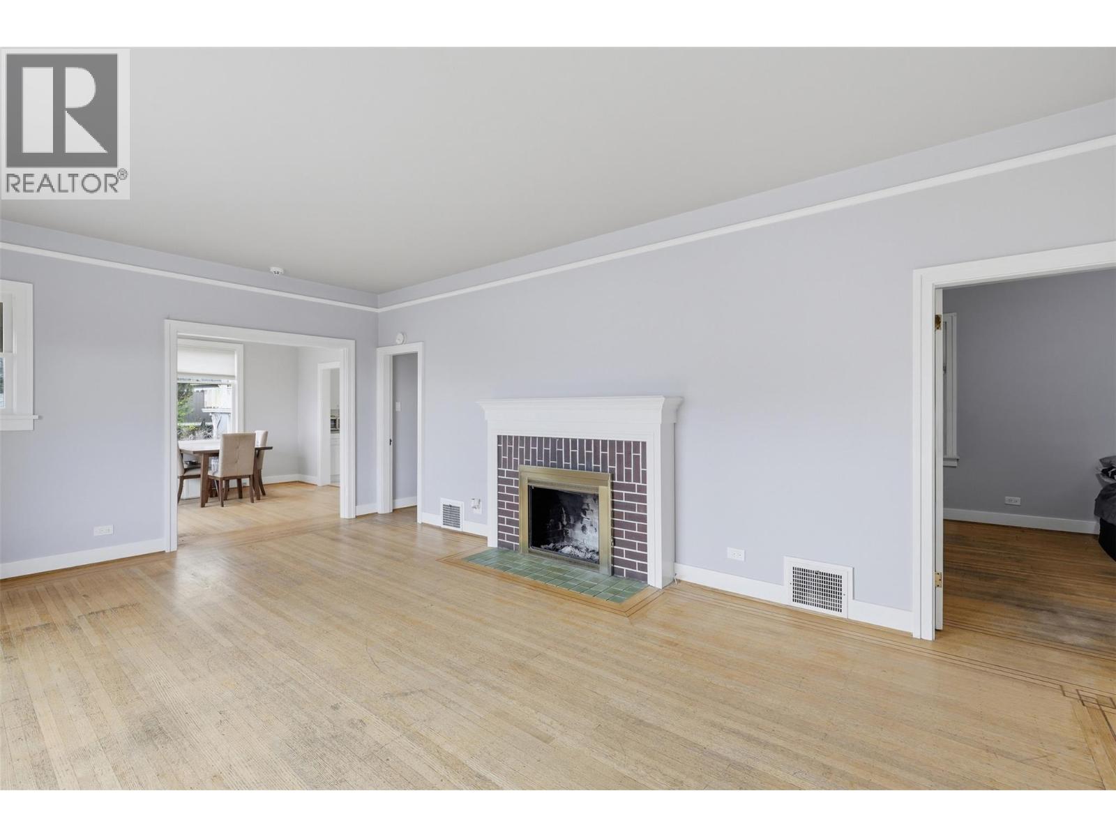 275 SEYMOUR W Street - 7