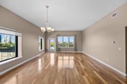 702 147 Provencher Boulevard, Winnipeg, MB R2H0C9 Photo 8